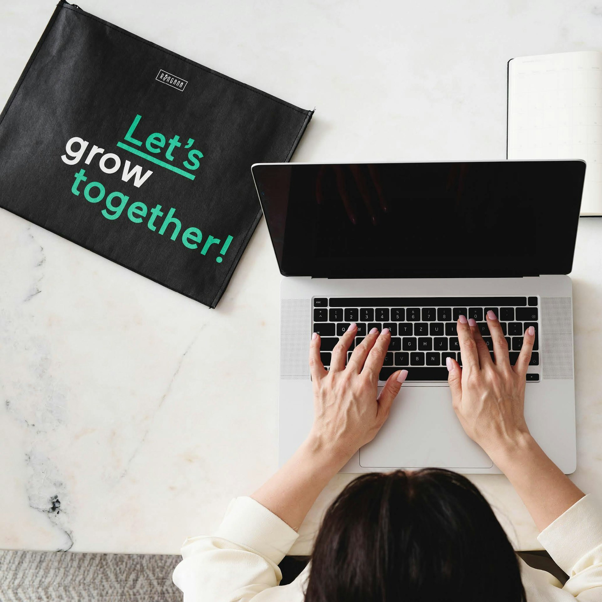 Du möchtest mehr über das Ringana Partner-Programm erfahren? Dann schreibe mir ganz unverbindlich eine E-mail: larajuchheim-ringanapartner@gmx.de Ich freue mich auf deine Nachricht!🌿💻💸\n